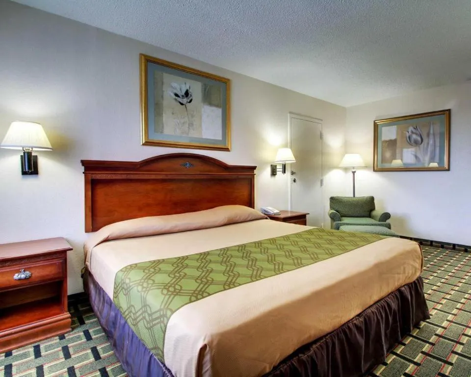Bed in Econo Lodge Meridian South