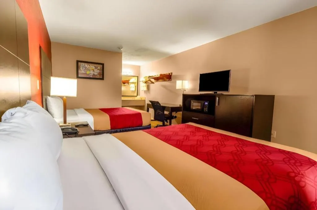 Bed in Econo Lodge Meridian South