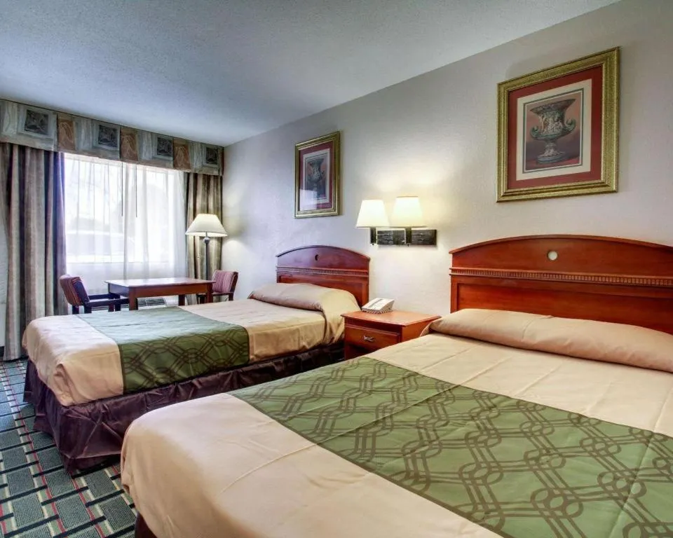 Bed in Econo Lodge Meridian South