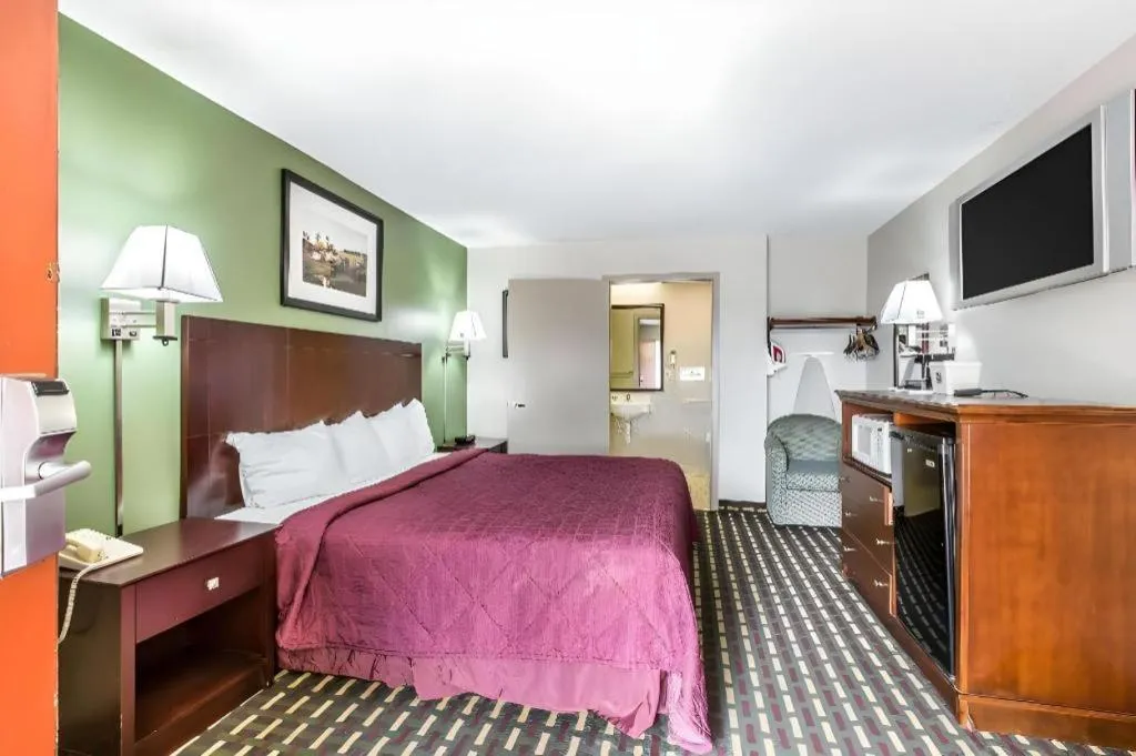 Bed in Quality Inn Homewood Birmingham I-65