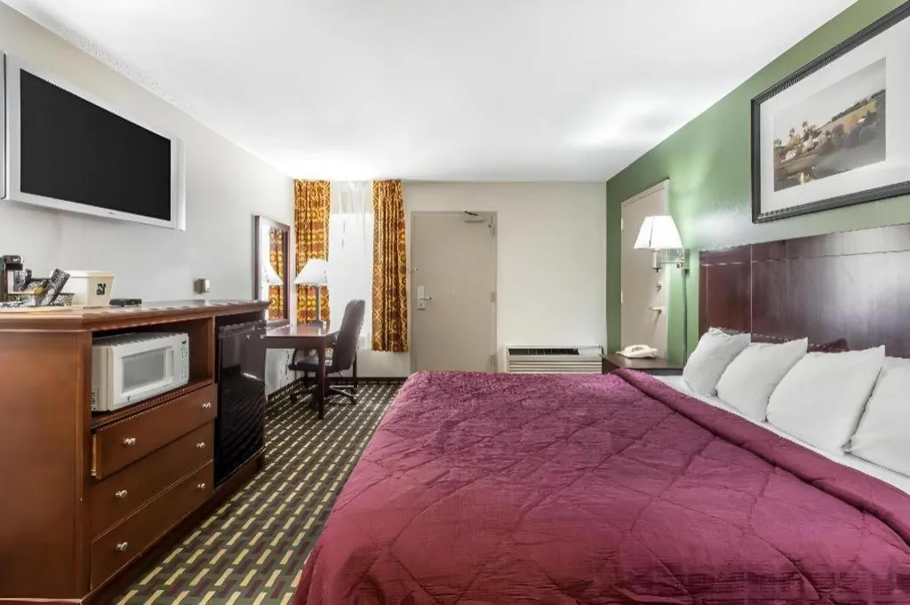 Bed in Quality Inn Homewood Birmingham I-65