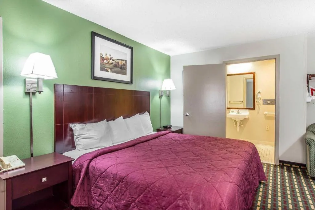 Bed in Quality Inn Homewood Birmingham I-65
