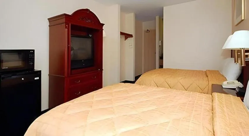 Bed in Quality Inn Homewood Birmingham I-65