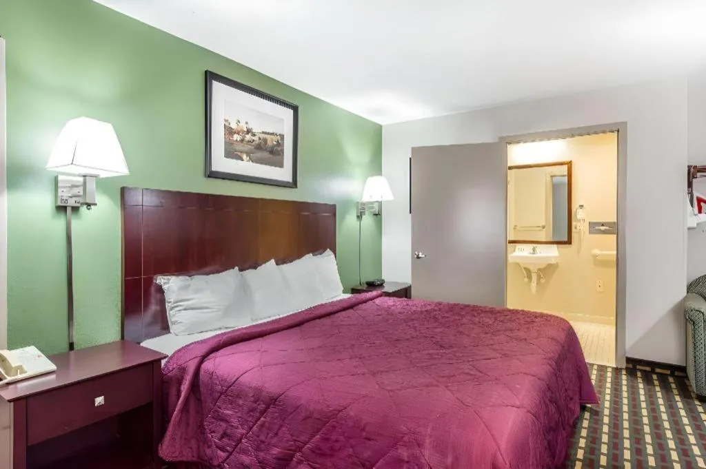 Bed in Quality Inn Homewood Birmingham I-65
