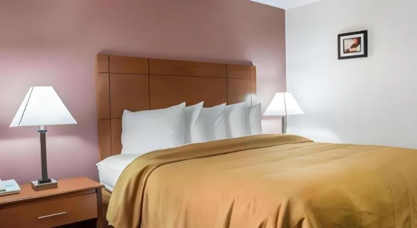 Bed in Quality Inn
