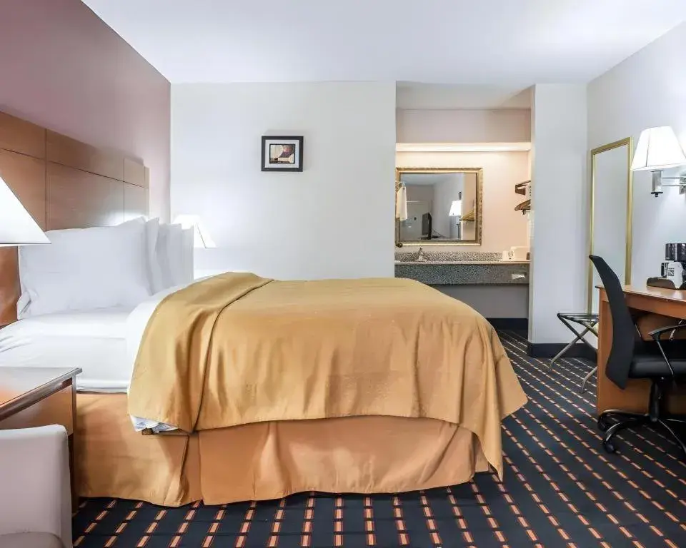 Bed in Quality Inn Marianna South Bed in Quality Inn Marianna South