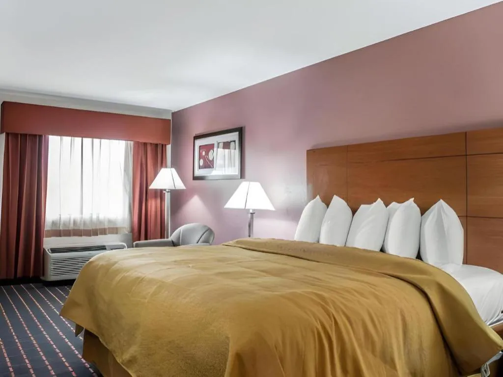 Bed in Quality Inn
