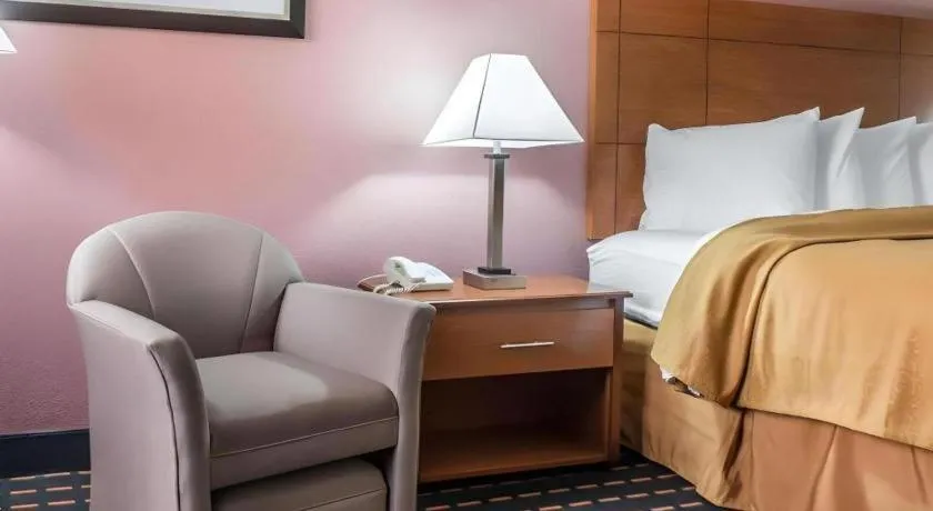 Bed in Quality Inn