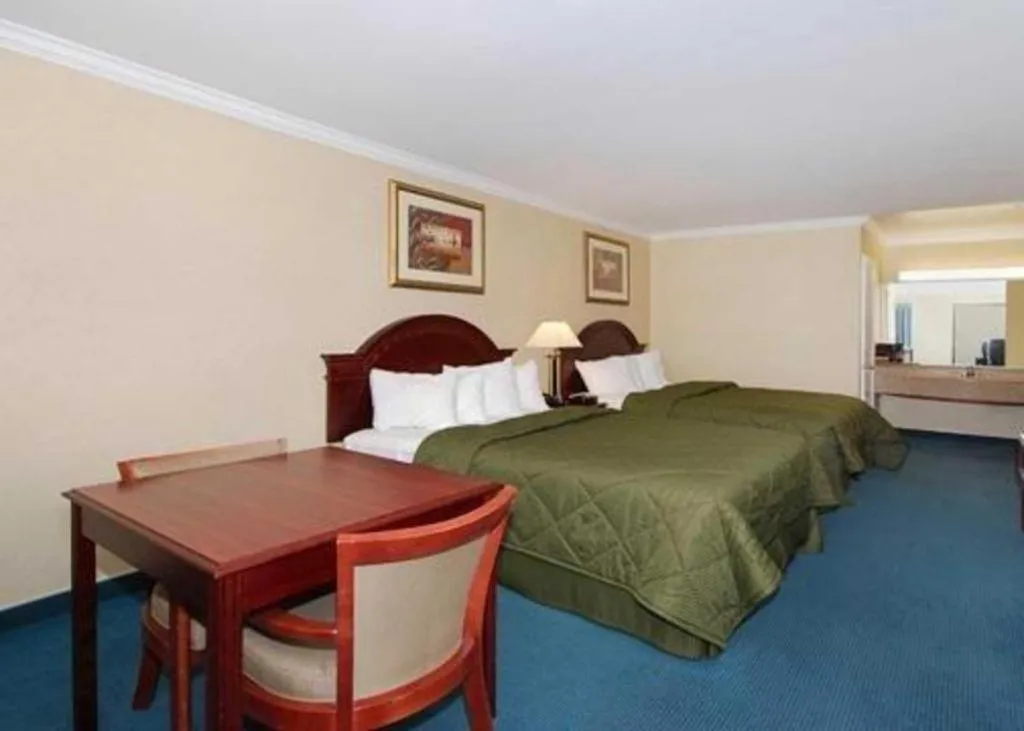 Bed in Quality Inn Near City of Hope