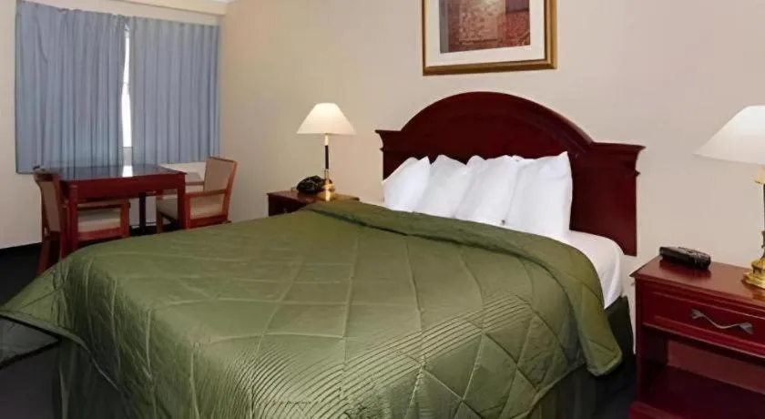 Bed in Quality Inn Near City of Hope