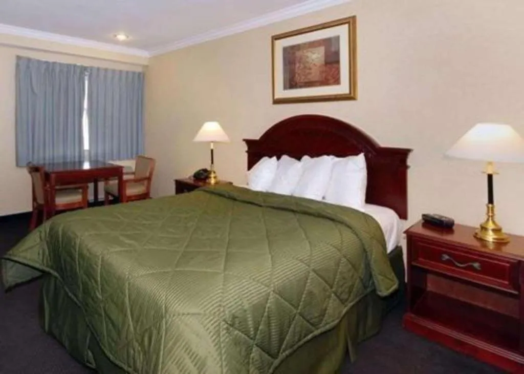 Bed in Quality Inn Near City of Hope