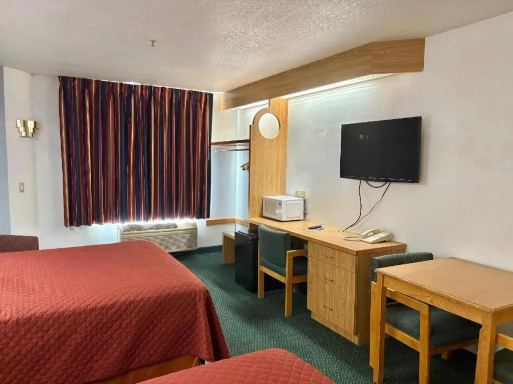 Bed in Rodeway Inn Salem Northgate