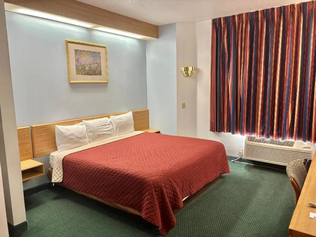 Bed in Rodeway Inn Salem Northgate