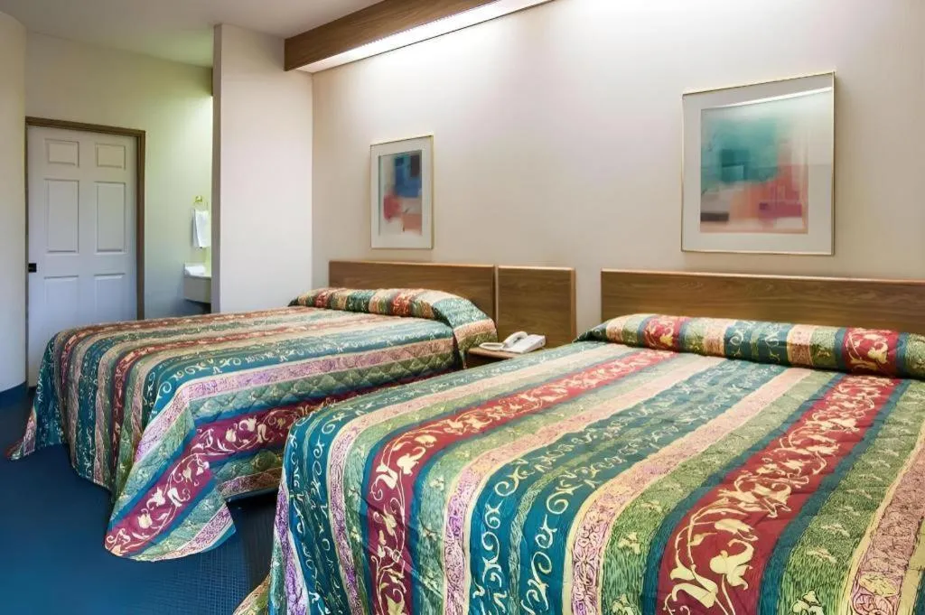 Bed in Rodeway Inn Salem Northgate