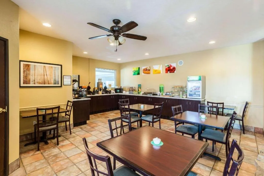 Quality Inn & Suites Lincoln North