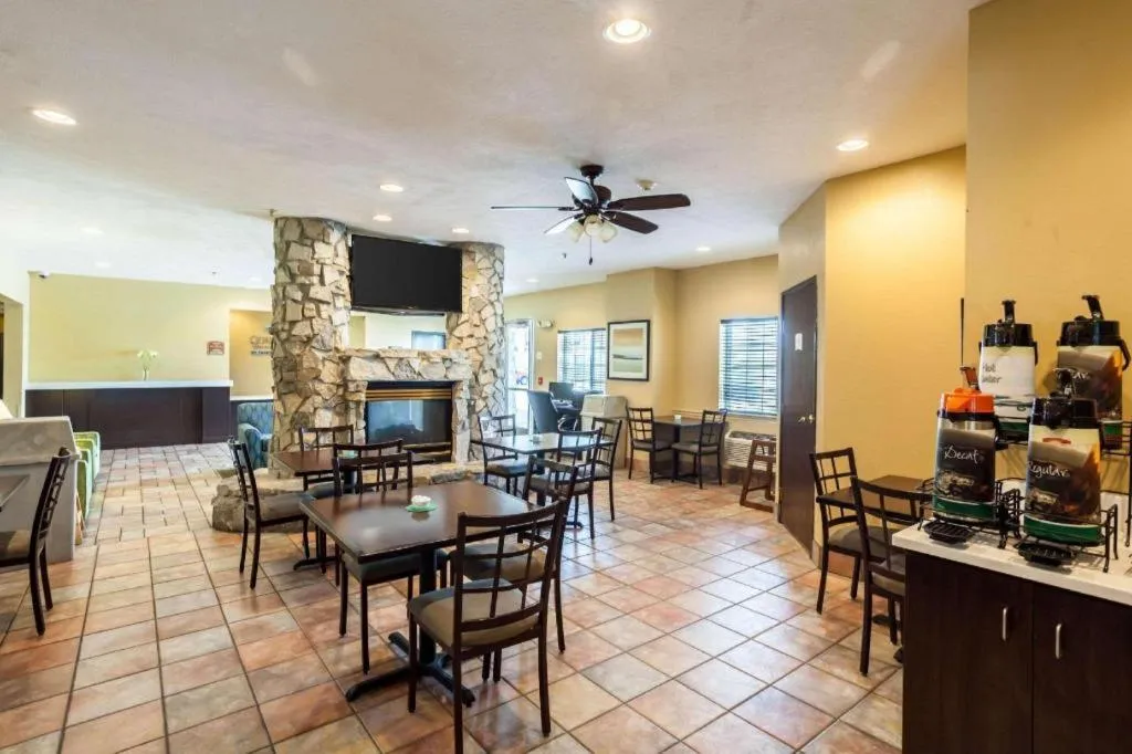 Quality Inn & Suites Lincoln North