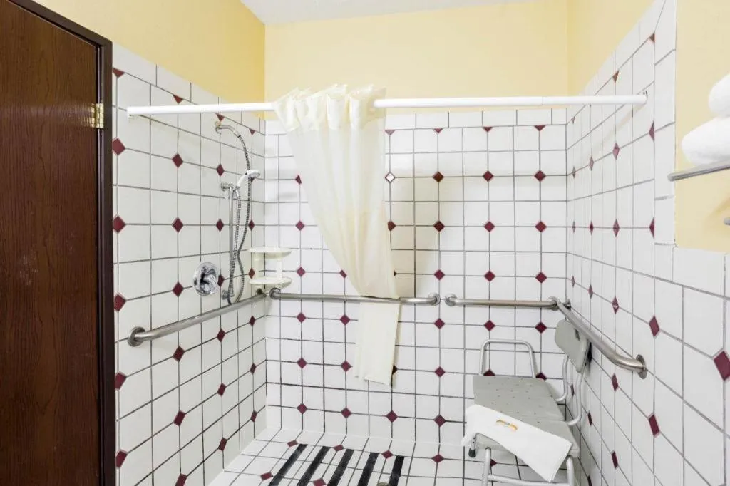 Quality Inn & Suites Lincoln North