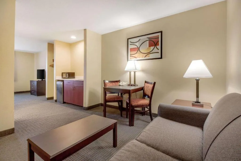 Quality Inn & Suites Lincoln North