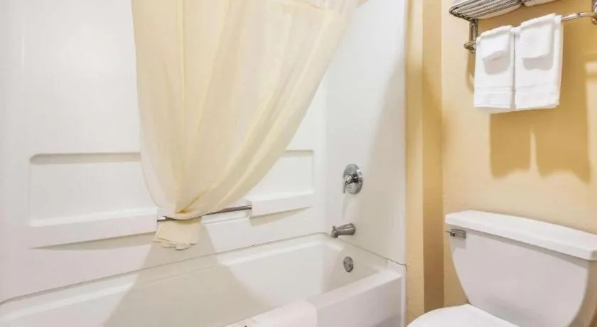 Quality Inn & Suites Lincoln North