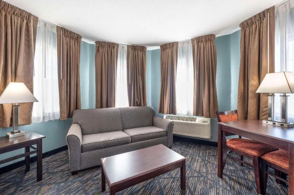 Quality Inn & Suites Lincoln North