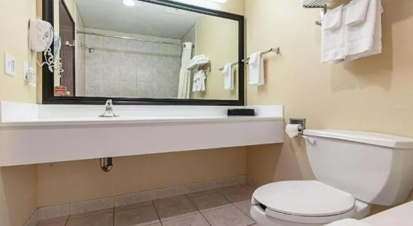 Quality Inn & Suites Lincoln North