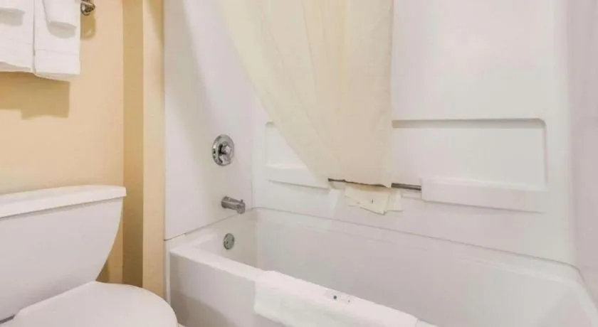 Quality Inn & Suites Lincoln North