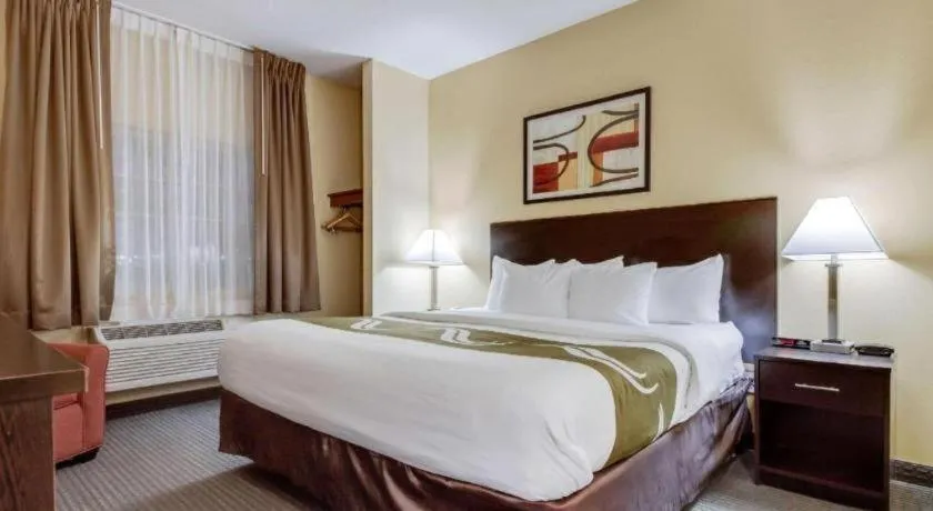 Bed in Quality Inn & Suites Lincoln North