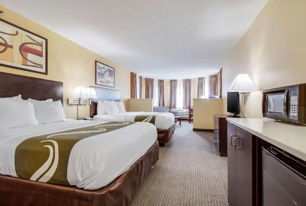 Bed in Quality Inn & Suites Lincoln North