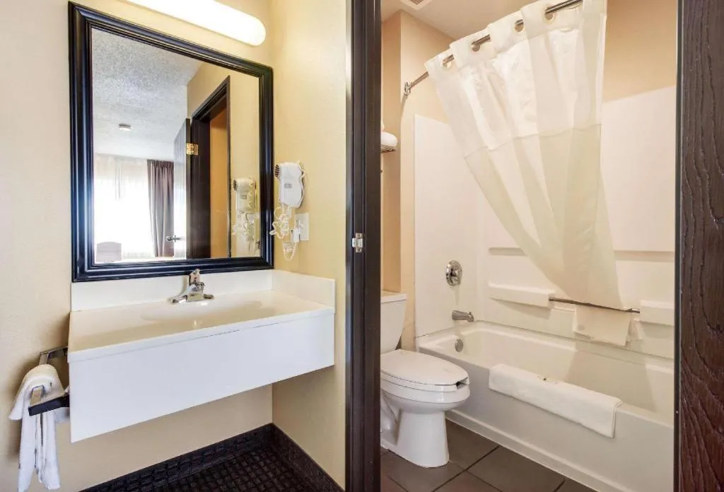 Quality Inn & Suites Lincoln North