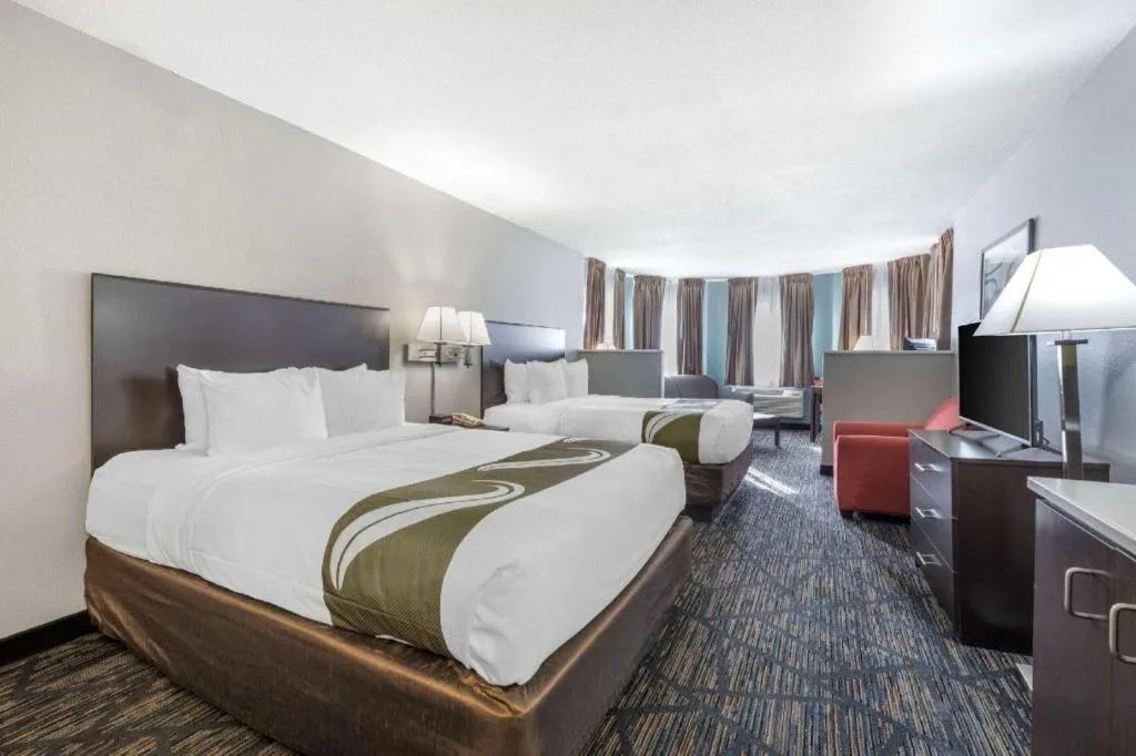 Bed in Quality Inn & Suites Lincoln North