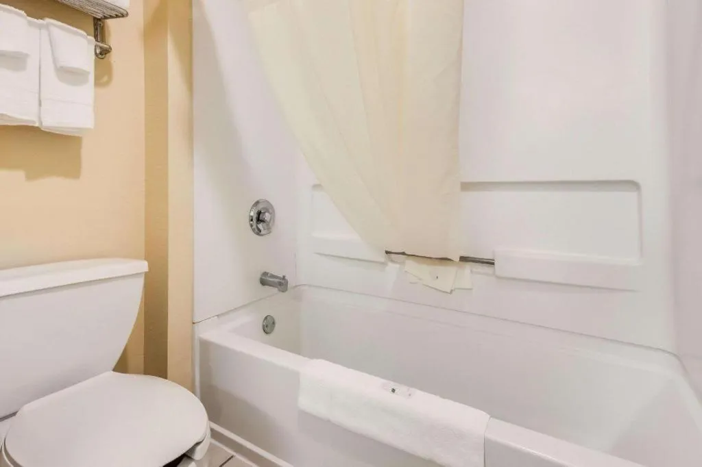 Quality Inn & Suites Lincoln North