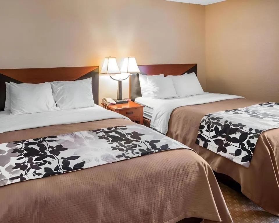 Bed in Rodeway Inn & Suites Salina South