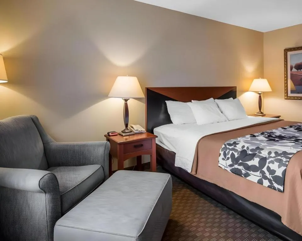 Bed in Rodeway Inn & Suites Salina South