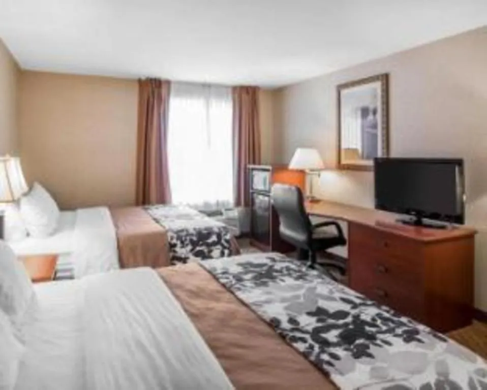 Bed in Rodeway Inn & Suites Salina South