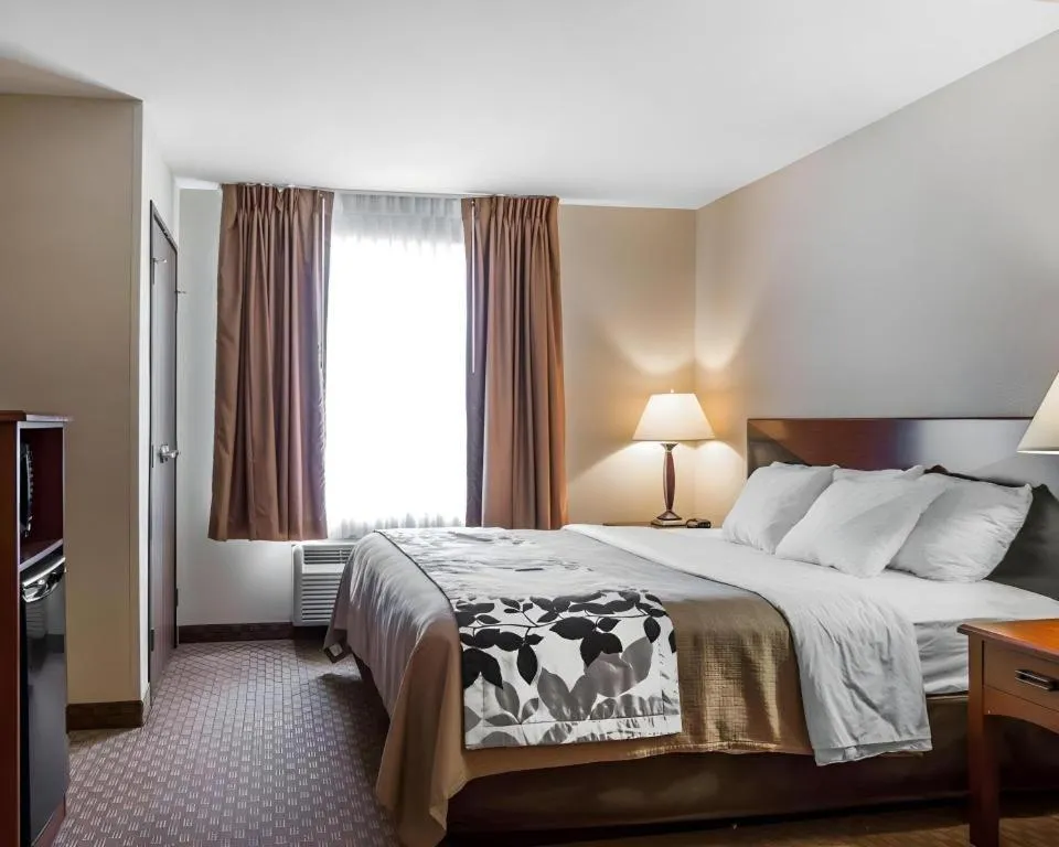 Bed in Rodeway Inn & Suites Salina South