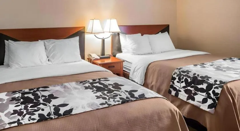 Bed in Rodeway Inn & Suites Salina South