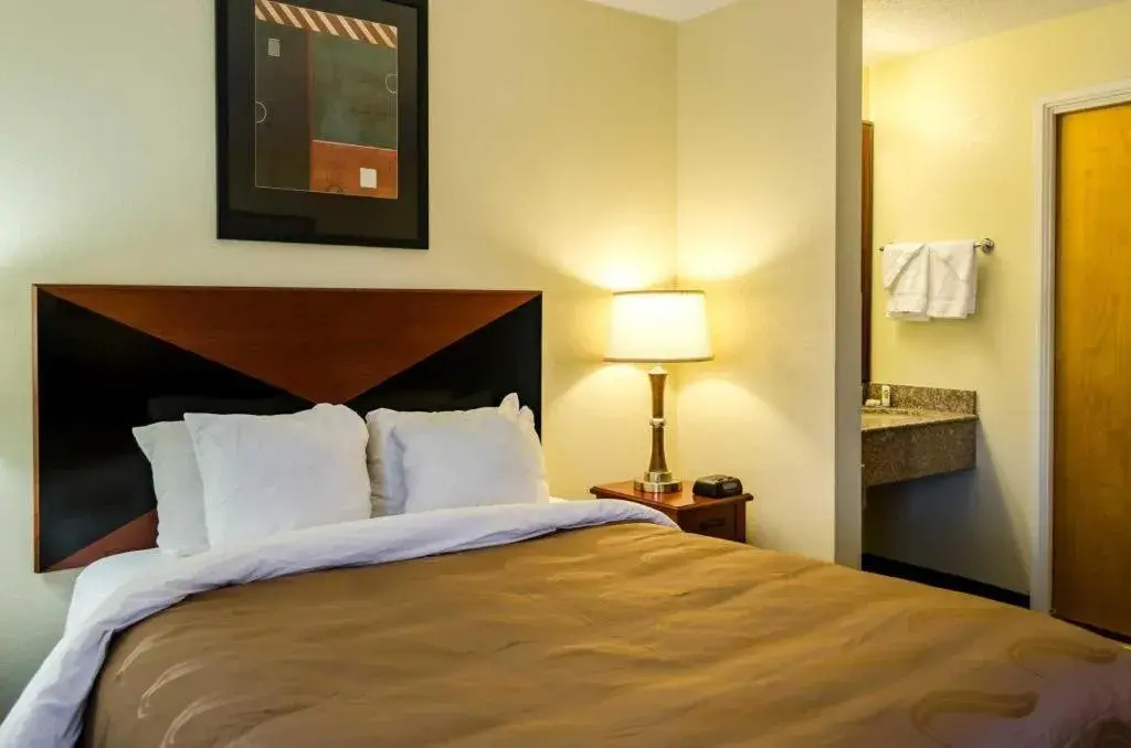 Bed in Quality Inn Meridian Bed in Quality Inn Meridian