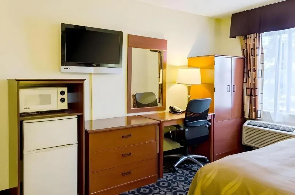 Bed in Quality Inn Meridian Bed in Quality Inn Meridian