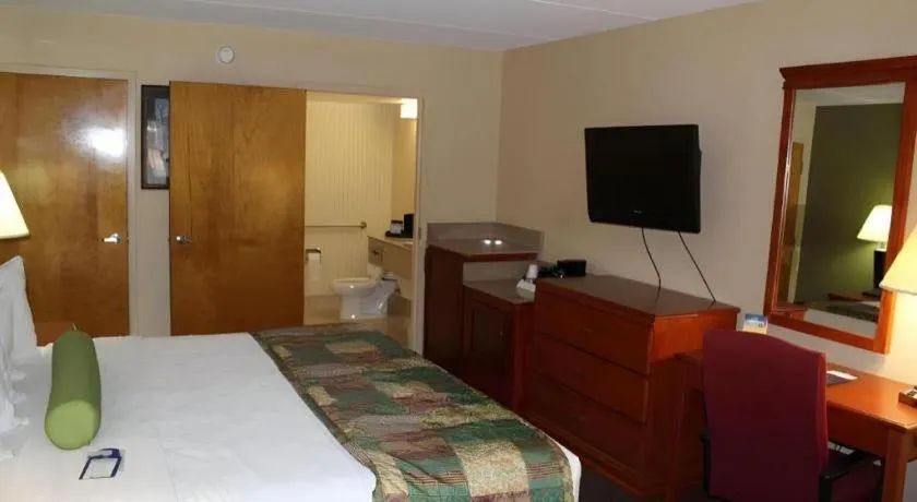 Bed in Best Western Shelbyville Inn and Suites Celebration Inn