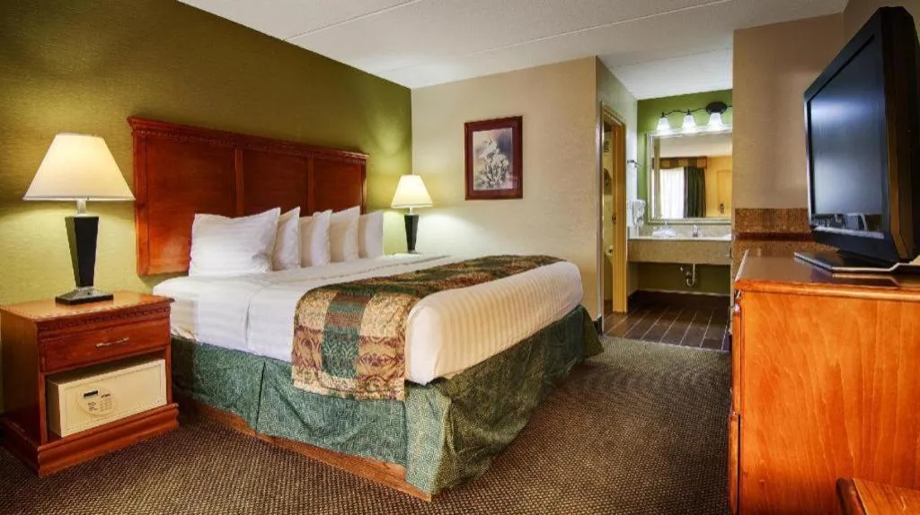 Bed in Best Western Shelbyville Inn and Suites Celebration Inn