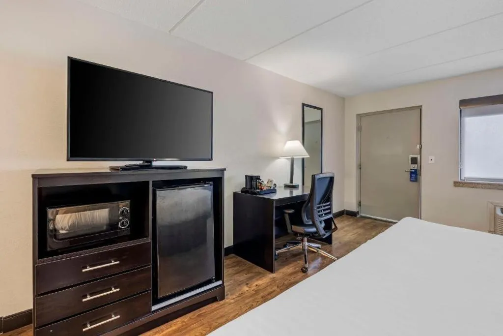 Bed in Best Western Shelbyville Inn and Suites Celebration Inn