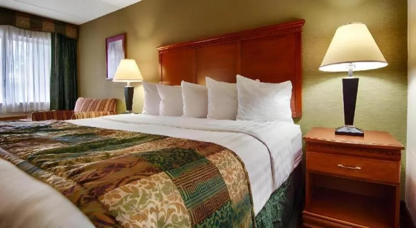 Bed in Best Western Shelbyville Inn and Suites Celebration Inn