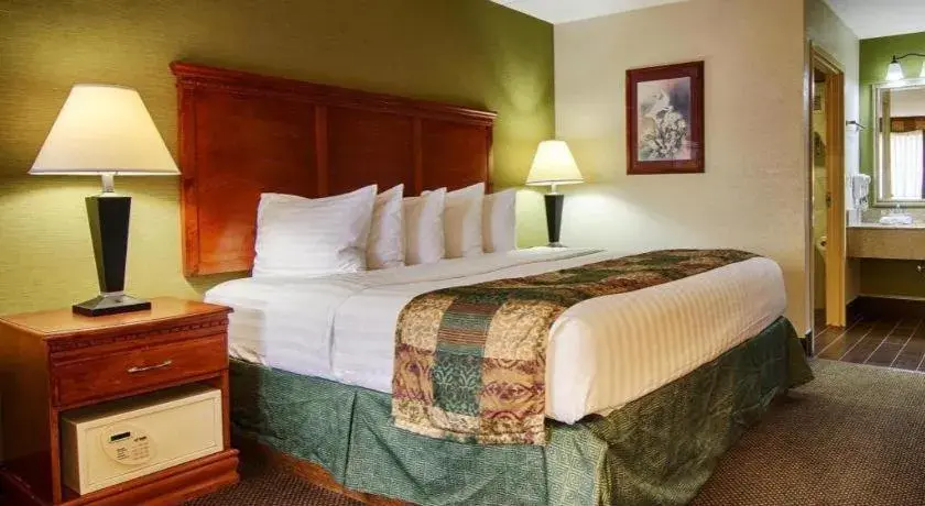 Bed in Best Western Shelbyville Inn and Suites Celebration Inn Bed in Best Western Shelbyville Inn and Suites Celebration Inn