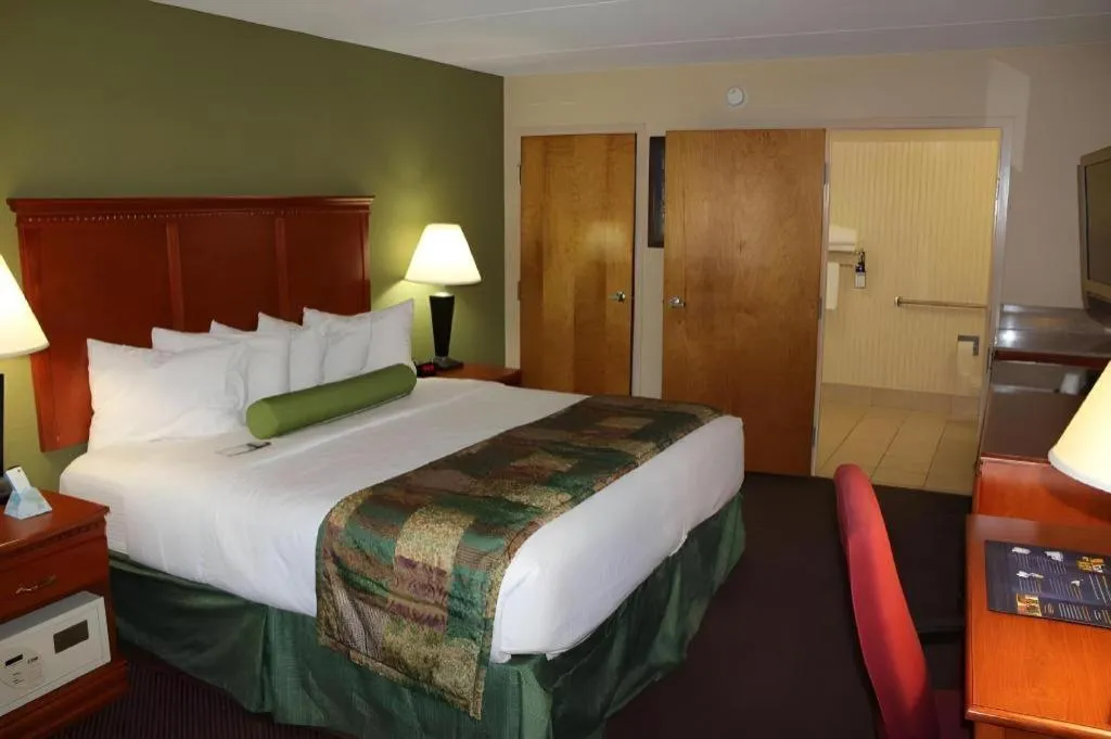 Bed in Best Western Shelbyville Inn and Suites Celebration Inn