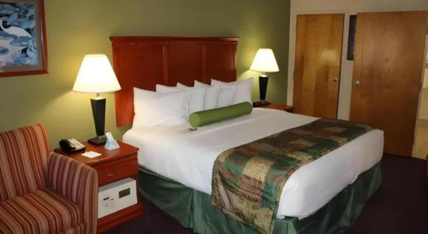 Bed in Best Western Shelbyville Inn and Suites Celebration Inn