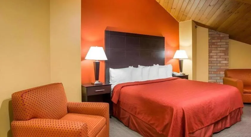 Bed in Quality Inn & Suites Kimberly - Appleton East