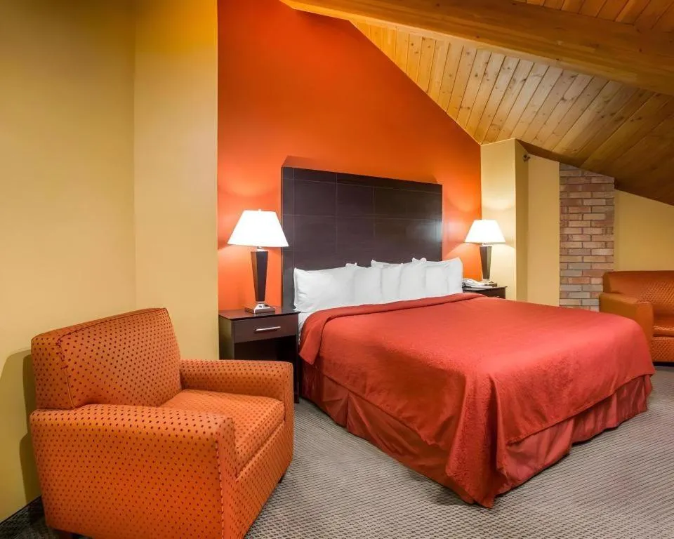 Bed in Quality Inn & Suites Kimberly - Appleton East