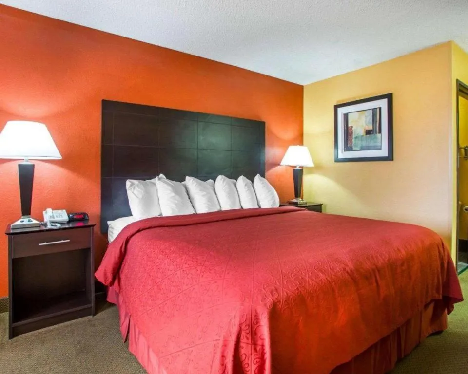 Bed in Quality Inn & Suites Kimberly - Appleton East