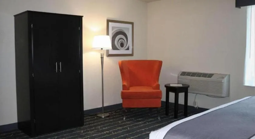 Bed in Best Western Fostoria Inn & Suites