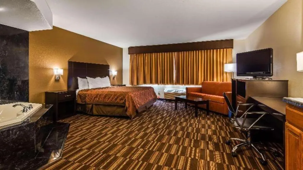 Bed in Best Western Monticello Gateway Inn